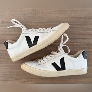 VEJA women’s Esplar extra white and black logo sneakers in 7